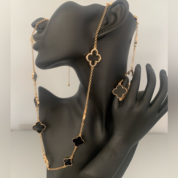 Clover Necklace - Picture 2 of 2